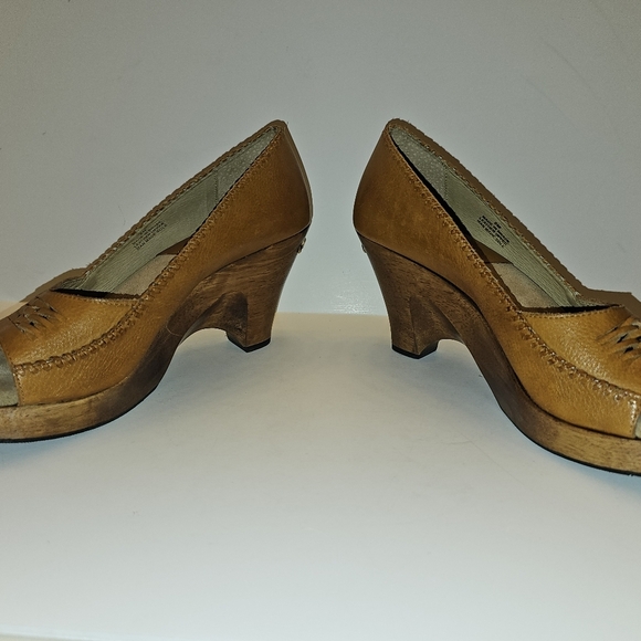Michael Kors Elegant Tan Wooden Wedge Heels - Picture 8 of 9